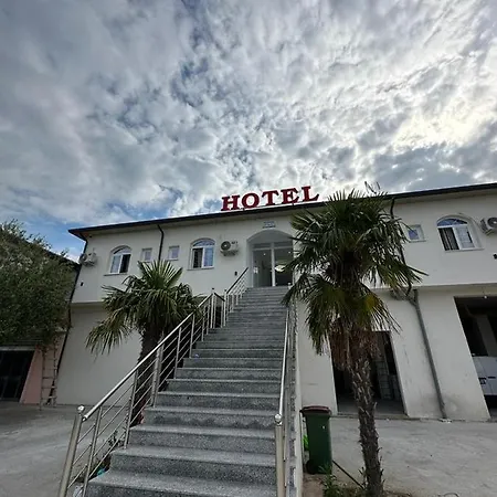 A & V Dodani Deja's Ford