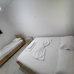 Hotel A & V Dodani 3*